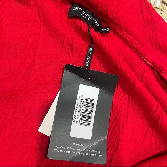 PrettyLittleThing Plus Red Deep-V Textured Wide Leg Jumpsuit 14 - Picture 11 of 15